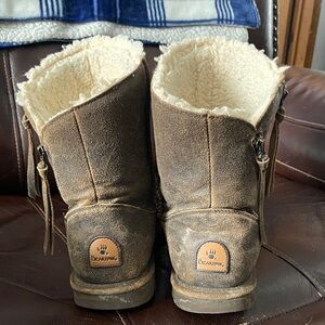 BearPaw Rustic Brown Boots with Soft Cream Interior